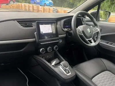 Used Renault Zoe Iconic 55 kW (75 HP) 2020 Hatchback
