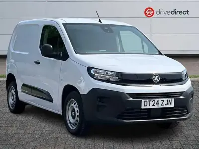 Used Vauxhall Combo S 100 HP (73 kW) 2024 White MPV