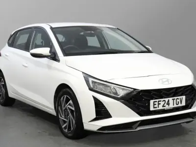 Begagnad Hyundai i20 Advanced 100 HK (73 kW) 2024 Vit Halvkombi
