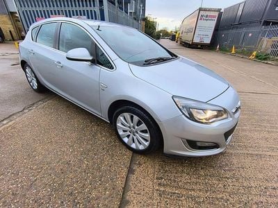 Silver Used 2014 Vauxhall Astra Hatchback | £2,499 (Fair price)
