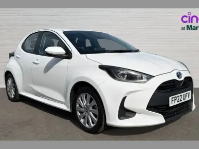 Used Toyota Yaris Hybrid 113 HP (83 kW) 2022 White Hatchback