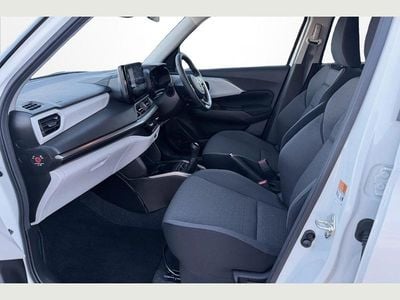 New Suzuki Swift 82 HP (60 kW) 2025 White Hatchback