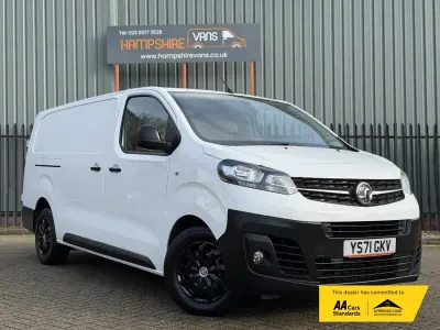 Second-hand Vauxhall Vivaro S 145 CP (106 kW) 2021 Alb Monovolum