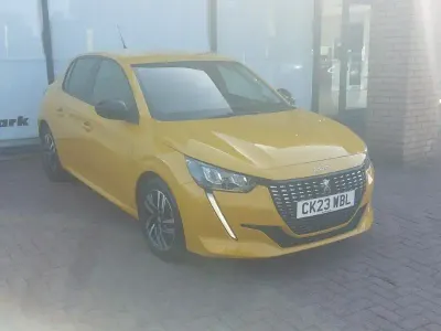 Used Peugeot 208 Active+ 100 HP (73 kW) 2023 Yellow Hatchback