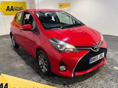 Used Toyota Yaris 99 HP (72 kW) 2015 Red Hatchback