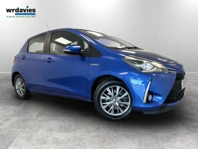 Used Toyota Yaris 100 HP (73 kW) 2017 Blue Hatchback