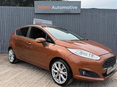 Used Ford Fiesta Titanium 125 HP (91 kW) 2014 Yellow Hatchback