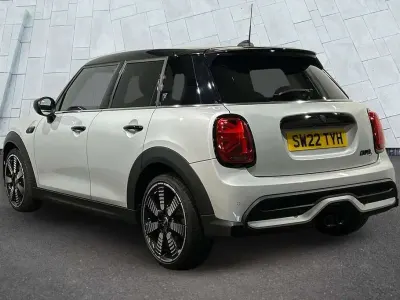 Begagnad Mini Cooper S Exclusive 176 HK (129 kW) 2022 Silver Halvkombi