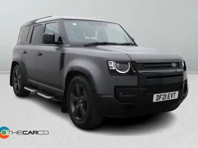 Usado Land Rover Defender HSE 300 HP (220 kW) 2021 Preto SUV