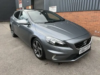 Usado Volvo V40 R-Design 152 CV (111 kW) 2015 Gris Utilitario