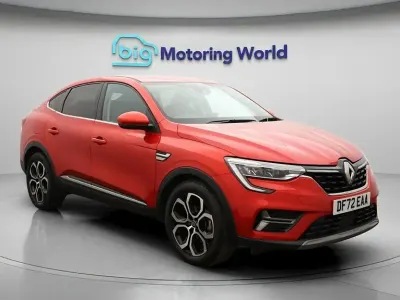 Begagnad Renault Arkana Techno 145 HK (106 kW) 2023 Röd SUV