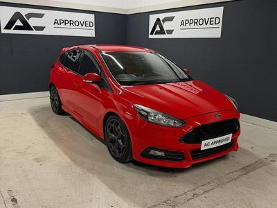 Used Ford Focus ST 220 HP (161 kW) 2015 Red Hatchback