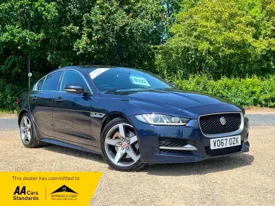 Used Jaguar XE Ingenium 200 HP (147 kW) 2017 Blue Sedan