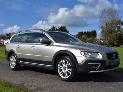 Used Volvo XC70 SE Lux 220 HP (161 kW) 2015 Gold Estate