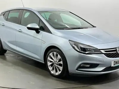 Używany Vauxhall Astra Design Edition 125 KM (91 kW) 2018 Srebrny Hatchback