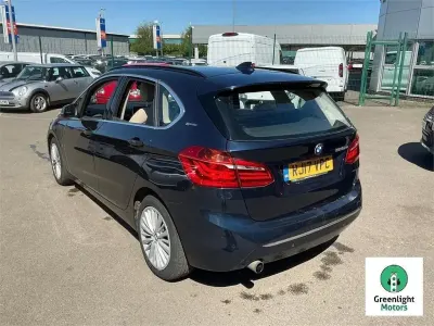 Begagnad BMW 225 Luxury Line 2017 Blå Minibuss