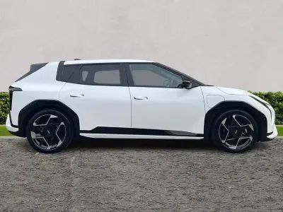 Begagnad Kia EV4 GT-Line S 150 kW (204 HK) 2025 Vit Halvkombi