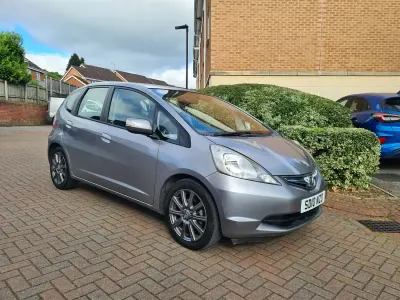 Used Honda Jazz ES 100 HP (73 kW) 2010 Silver Hatchback