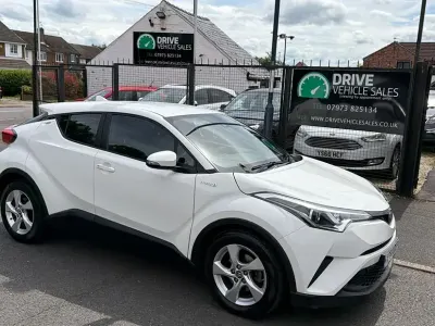 Used Toyota C-HR 122 HP (89 kW) 2017 White SUV