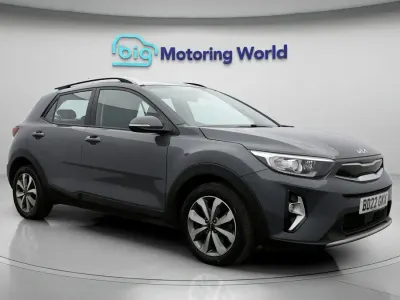Usado Kia Stonic 99 CV (72 kW) 2022 Gris SUV