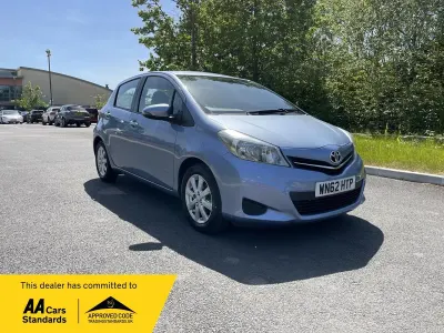 Used Toyota Yaris Multidrive S 99 HP (72 kW) 2012 Blue Hatchback