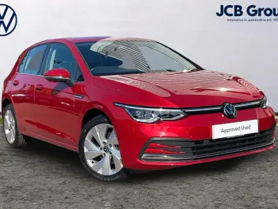 Used VW Golf VIII Style 130 HP (95 kW) 2023 Red Hatchback