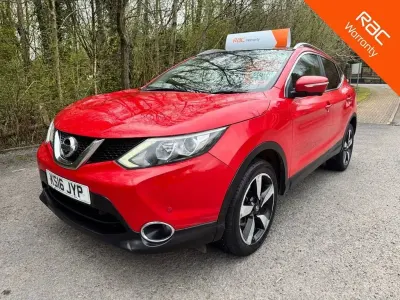 Used Nissan Qashqai N-Connecta 110 HP (80 kW) 2016 Red SUV