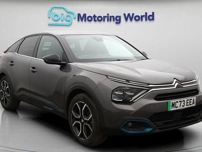 Begagnad Citroën e-C4 Shine 100 kW (136 HK) 2023 Grå Halvkombi