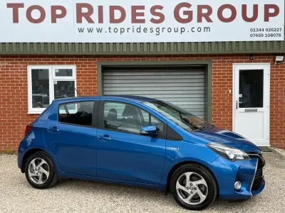 Second-hand Toyota Yaris Hybrid 2015 Albastru Hatchback