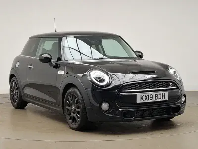 Begagnad Mini Cooper S Classic 192 HK (141 kW) 2019 Svart Halvkombi