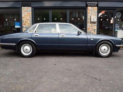 Used Daimler Sovereign 235 HP (172 kW) 1989 Blue Sedan