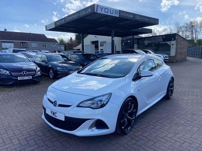 Used Vauxhall Astra GTC 280 HP (205 kW) 2015 White Hatchback