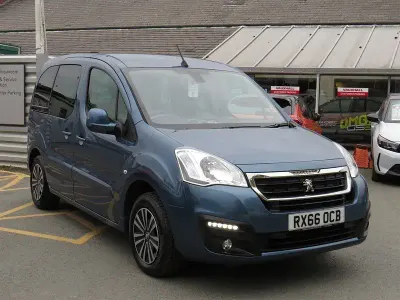 Second-hand Peugeot TePee Allure 100 CP (73 kW) 2016 Albastru Monovolum