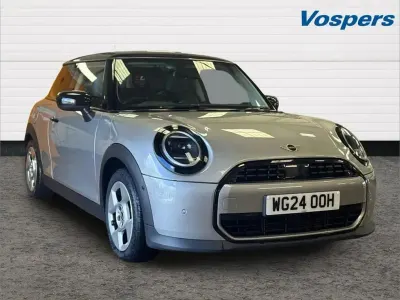 Używany Mini Cooper Classic 154 KM (113 kW) 2024 Srebrny Hatchback