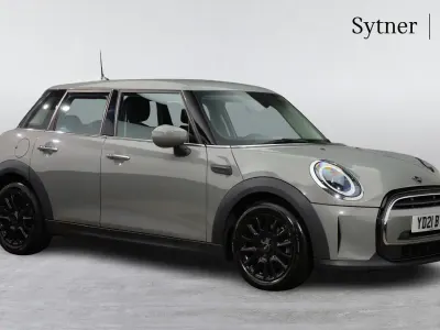 Używany Mini Cooper Classic 136 KM (100 kW) 2021 Szary Hatchback