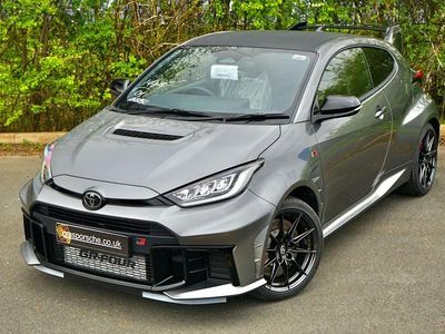 Ny Toyota Yaris Aero 280 HK (205 kW) 2026 Grå Halvkombi