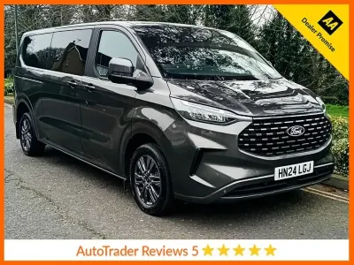 Usado Ford Tourneo Titanium 136 CV (100 kW) 2024 Gris Monovolumen