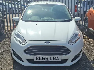 Used Ford Fiesta Zetec 82 HP (60 kW) 2016 White Hatchback