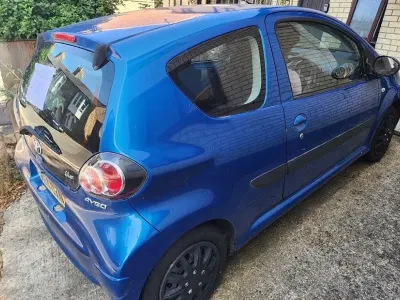 Used Toyota Aygo 67 HP (49 kW) 2011 Blue Hatchback