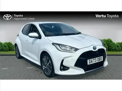 Used Toyota Yaris 116 HP (85 kW) 2023 White Hatchback