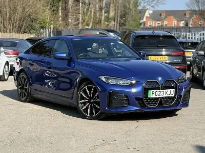 Usado BMW i4 M Sport 250 kW (340 CV) 2023 Azul Berlina