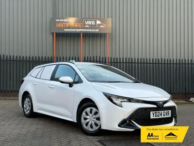 Used Toyota Corolla 140 HP (102 kW) 2024 White Van