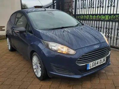 Usado Ford Fiesta 95 HP (69 kW) 2015 Azul Van