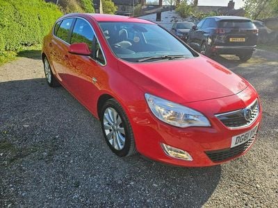 Begagnad Vauxhall Astra 2011 Röd Halvkombi