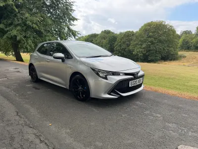 Used Toyota Corolla 122 HP (89 kW) 2020 Silver Hatchback