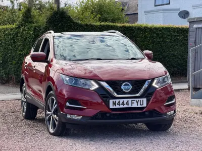 Used Nissan Qashqai N-Connecta 115 HP (84 kW) 2019 Red SUV