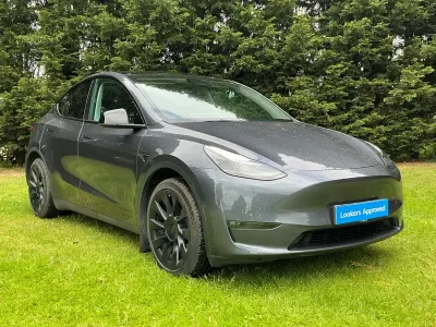 Begagnad Tesla Model Y Long Range AWD 378 kW (514 HK) 2022 Grå SUV