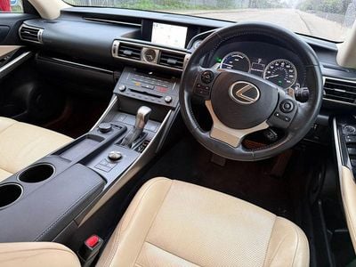 Used Lexus IS300h Executive Line 223 HP (164 kW) 2016 Red Sedan
