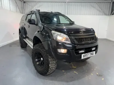 Used Isuzu Pick up 161 HP (118 kW) 2017 Black Pickup