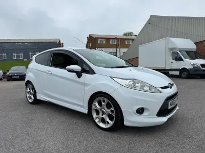 Używany Ford Fiesta Zetec 118 KM (86 kW) 2012 Biały Hatchback